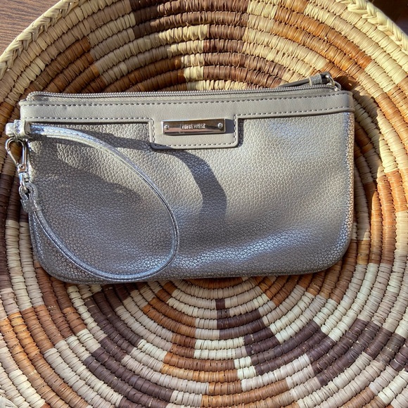 Nine West silver clutch - Picture 2 of 6